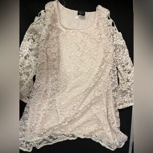 Chic Lace Floral Top size small